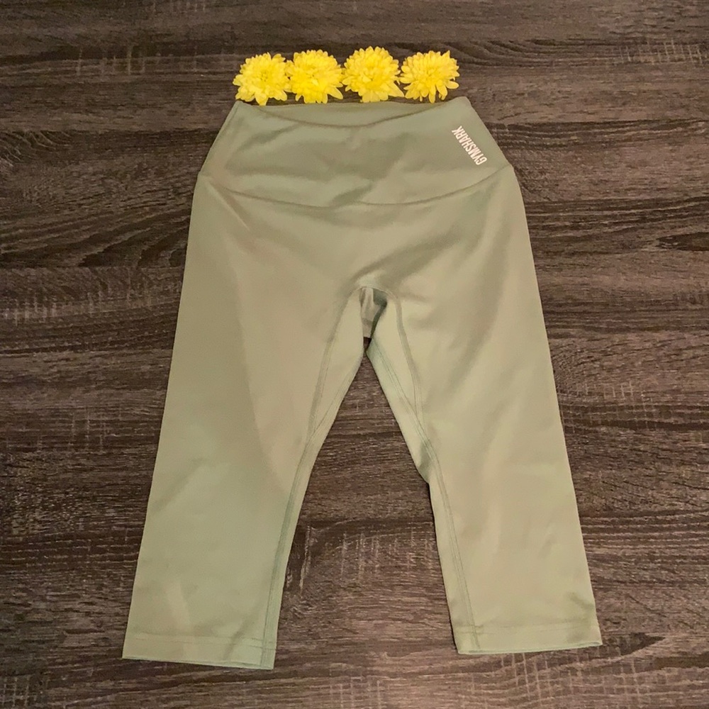 Gymshark olive green Capri leggings.